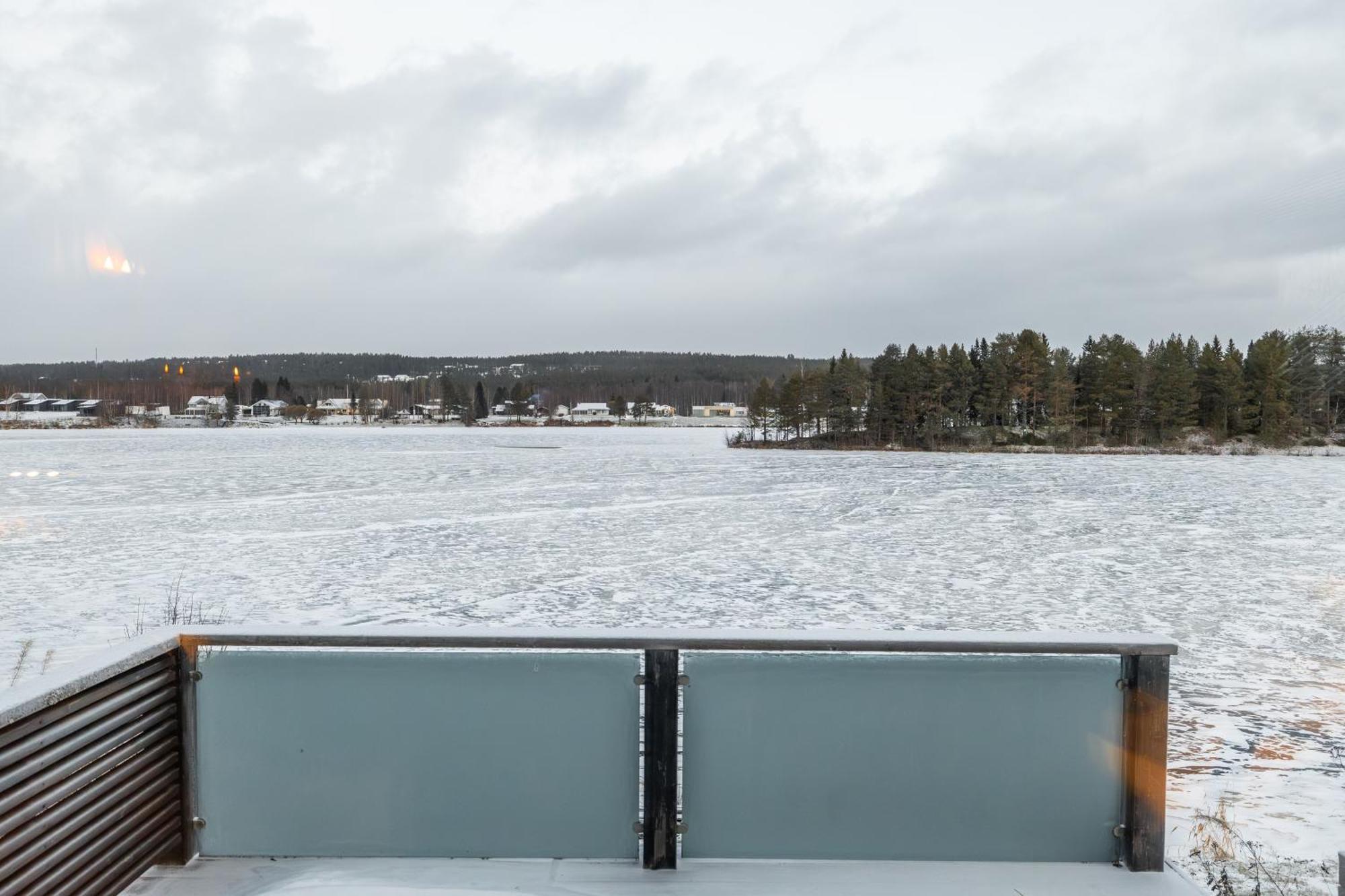 Вилла Northern Lights River Nest Рованиеми Экстерьер фото